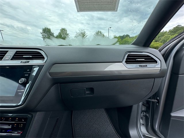 Used 2022 Volkswagen Tiguan SE R-Line image 16