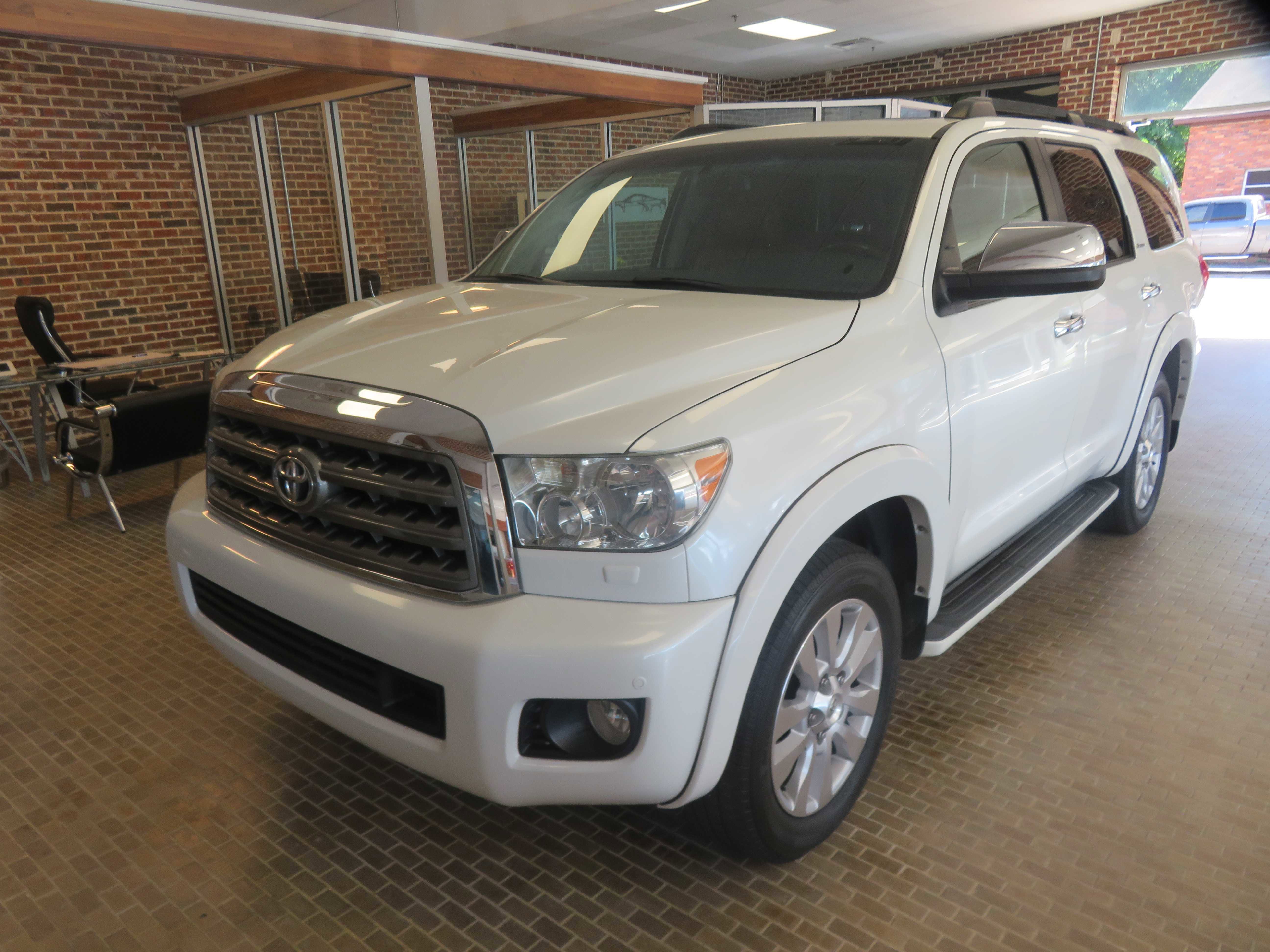 Used 2016 Toyota Sequoia Platinum AWD/4WD image 99