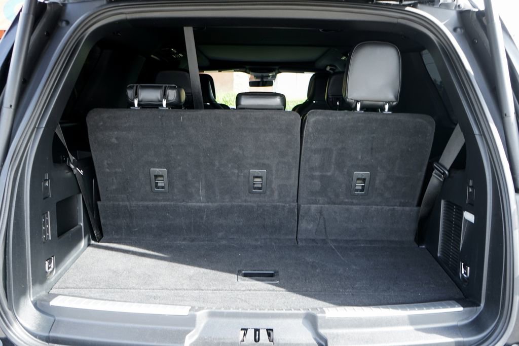 Used 2020 Lincoln Navigator Reserve w/ Equipment Group 208A Reserve image 9