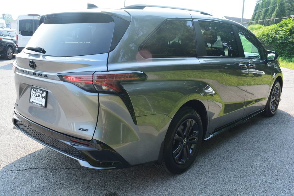 Used 2026 Toyota Sienna XSE AWD/4WD image 5