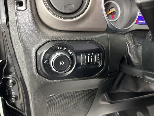 Used 2020 Jeep Wrangler Sport image 32