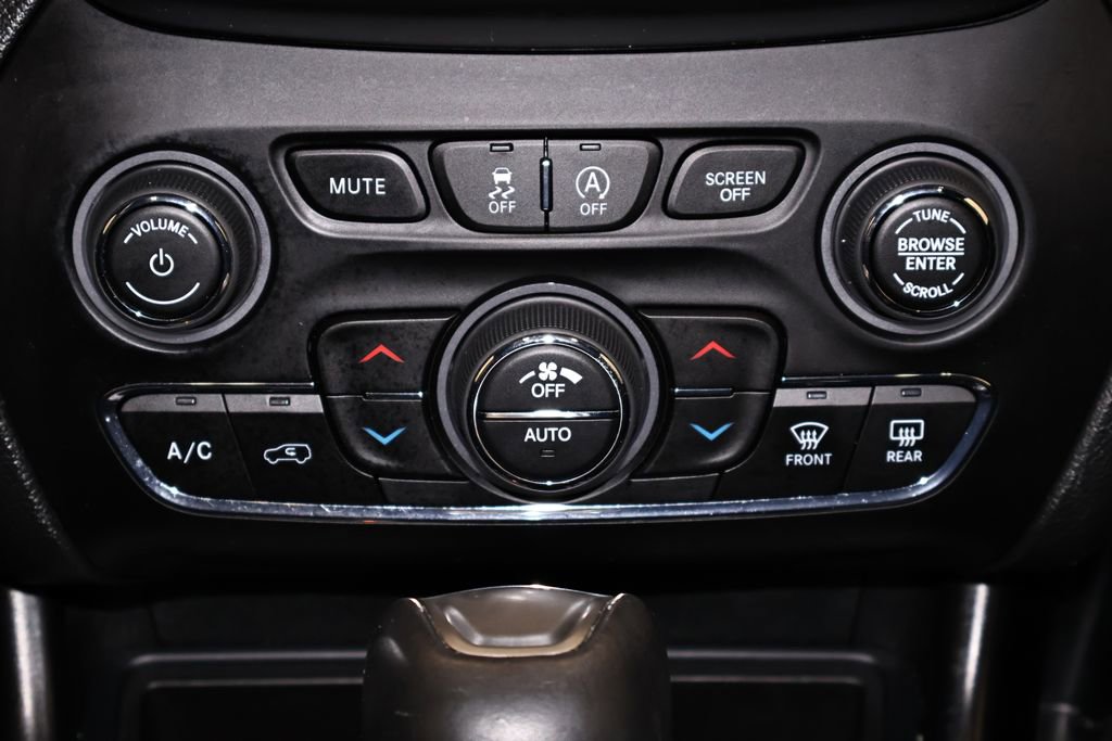 Used 2021 Jeep Cherokee Latitude Lux 80th Anniv w/ Quick Order Package 26U 80TH image 30