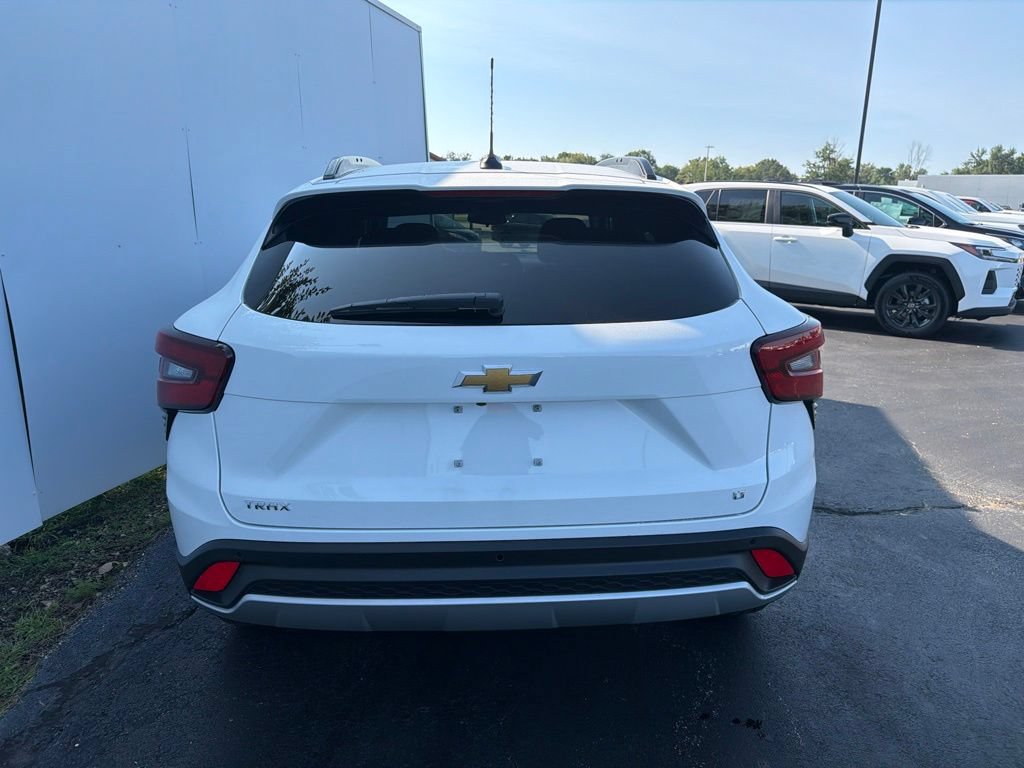 New 2026 Chevrolet Trax LT w/ Driver Confidence Package FWD image 8