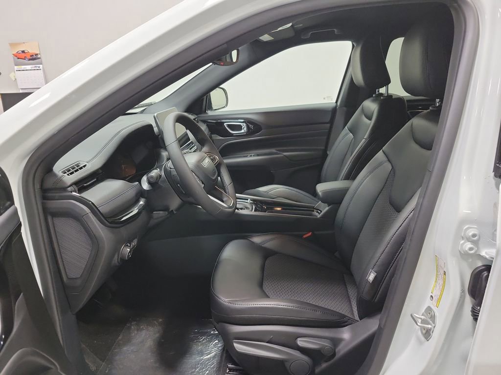 New 2026 Jeep Compass Latitude image 10