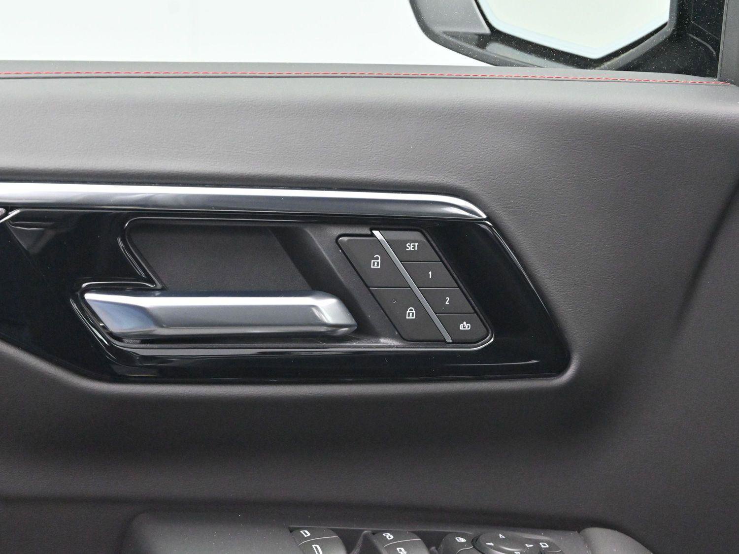 Used 2025 Chevrolet Tahoe RST w/ Advanced Technology Package image 14