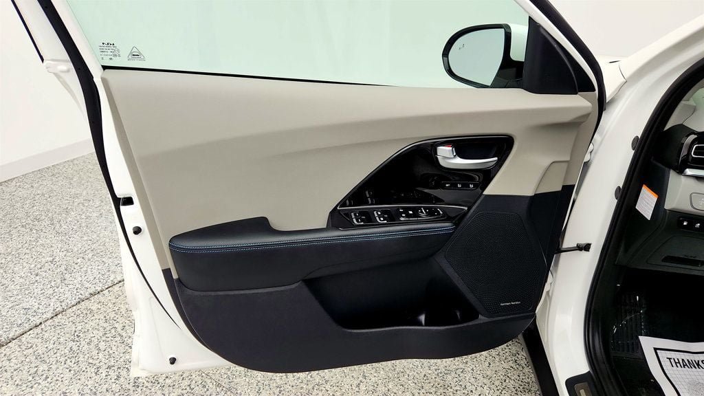 Used 2022 Kia Niro EX Premium FWD image 11