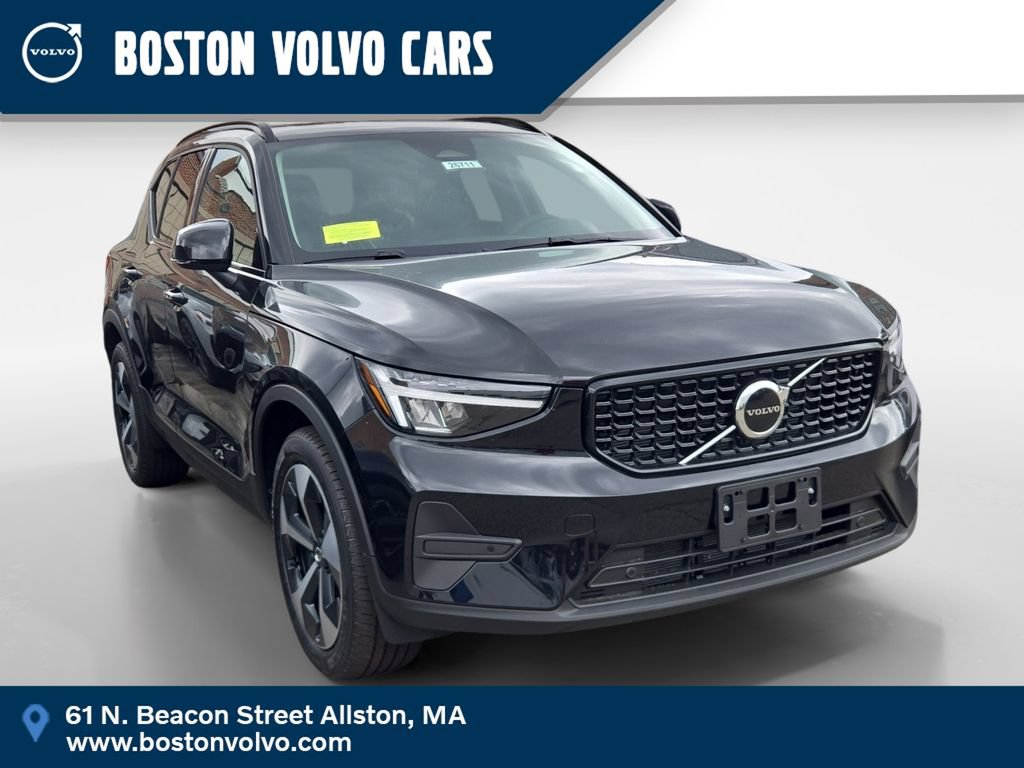 New 2026 Volvo XC40 B5 Core w/ Climate Package