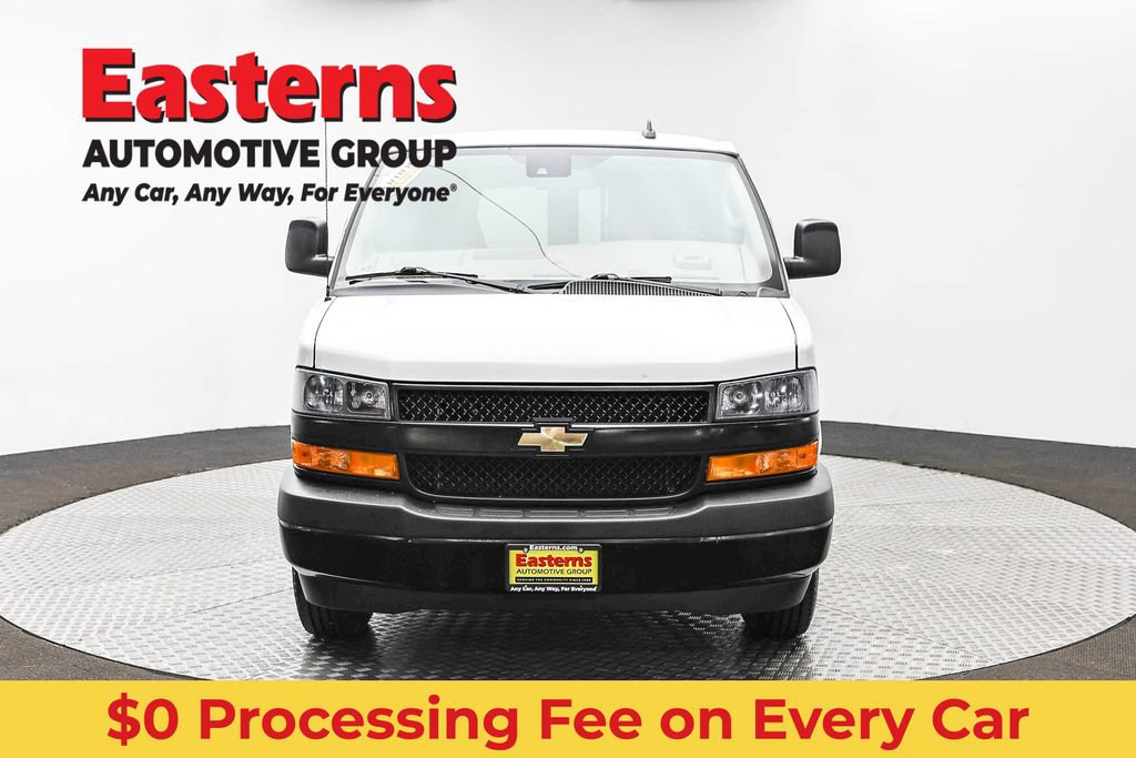 Used 2021 Chevrolet Express 3500 w/ Driver Convenience Package RWD image 2