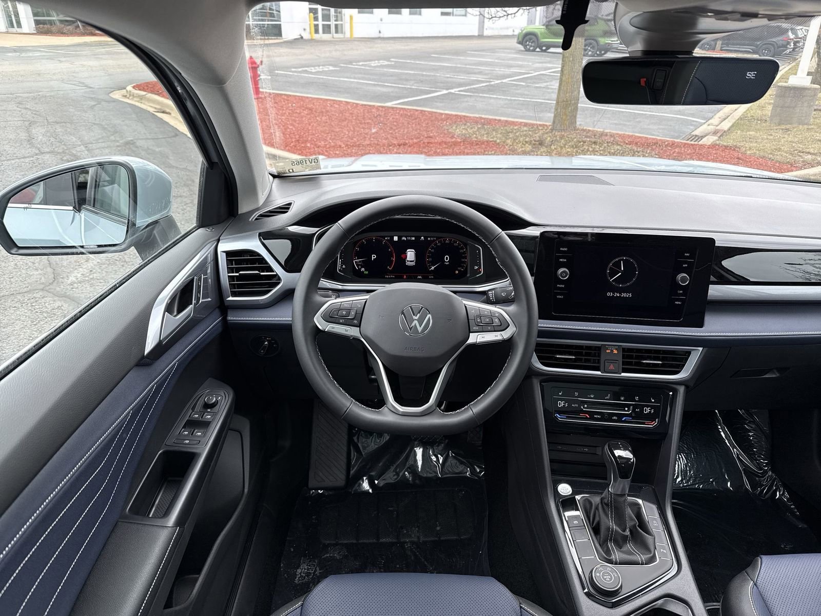 Used 2025 Volkswagen Taos SEL AWD/4WD image 17