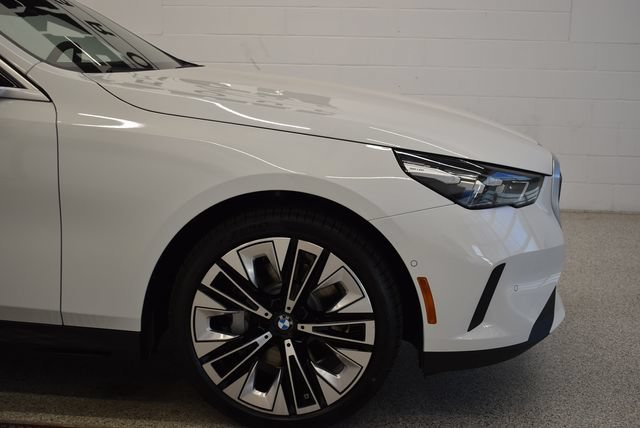New 2027 BMW 530i xDrive w/ Premium Package AWD/4WD image 13