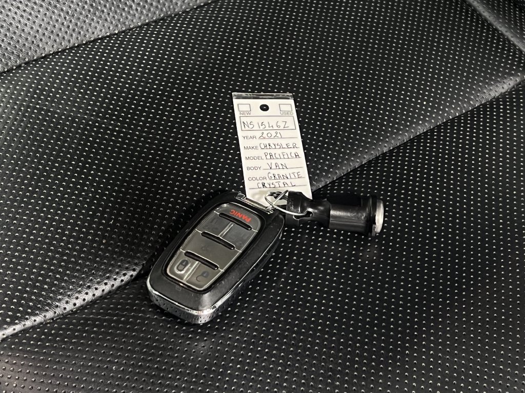 Used 2021 Chrysler Pacifica Limited FWD image 43