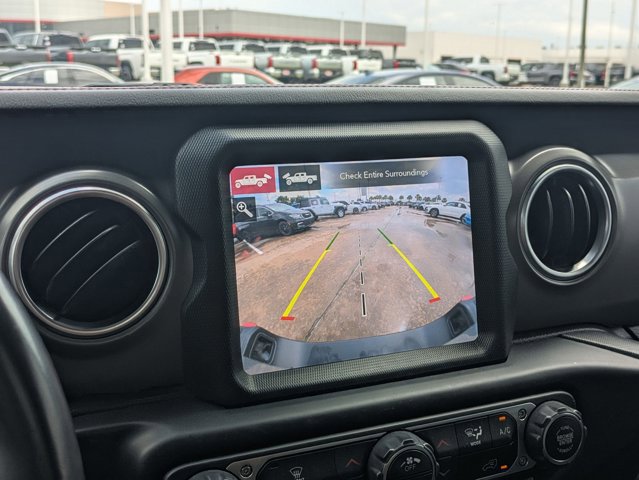 Used 2022 Jeep Gladiator Rubicon w/ LED Lighting Group AWD/4WD image 13