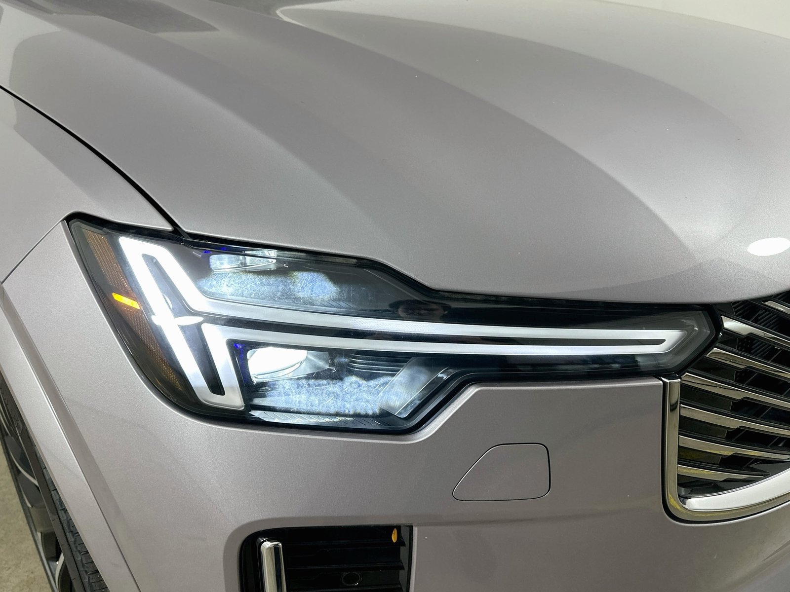 New 2026 Volvo XC90 T8 Plus w/ Protection Package Premier AWD/4WD image 9