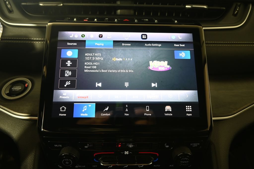 Used 2023 Jeep Grand Cherokee L Limited w/ Luxury Tech Group II AWD/4WD image 29