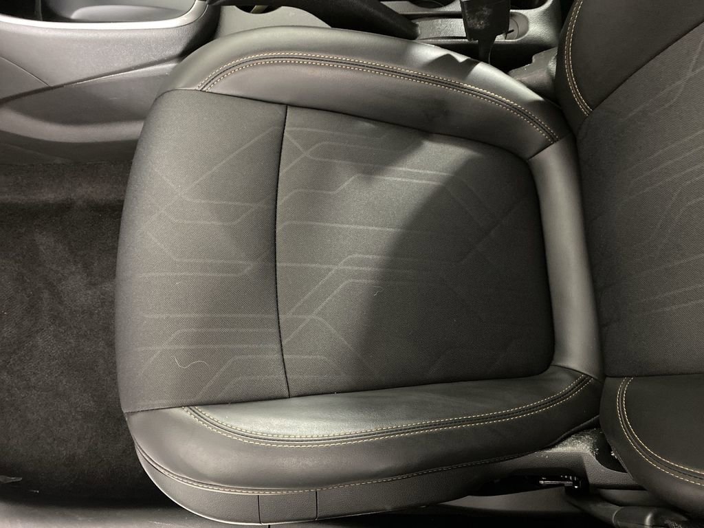 Used 2022 Chevrolet Trax LT w/ LT Convenience Package image 22