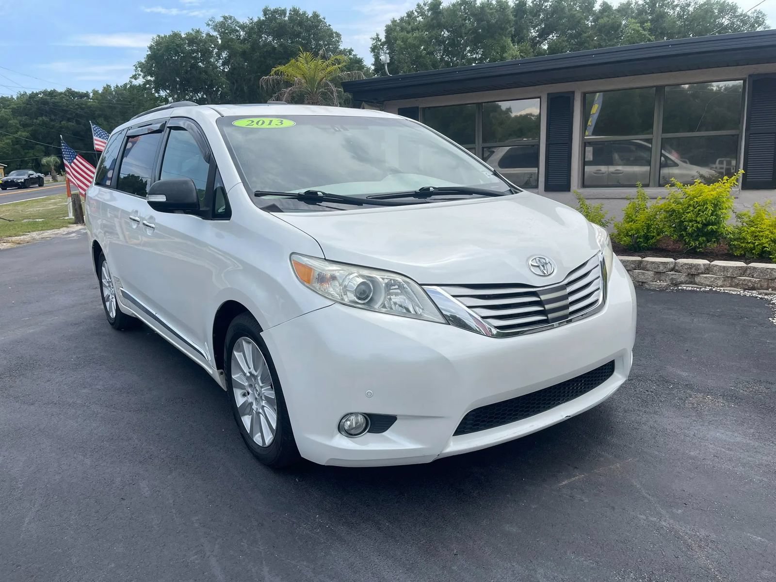 Used 2013 Toyota Sienna Limited w/ Advanced Technology Pkg FWD image 3