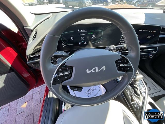 Used 2024 Kia Niro EX image 11