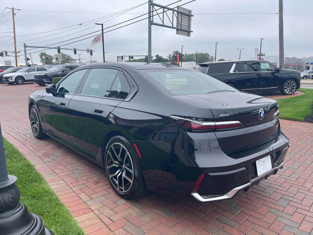 Used 2024 BMW 740i xDrive image 7