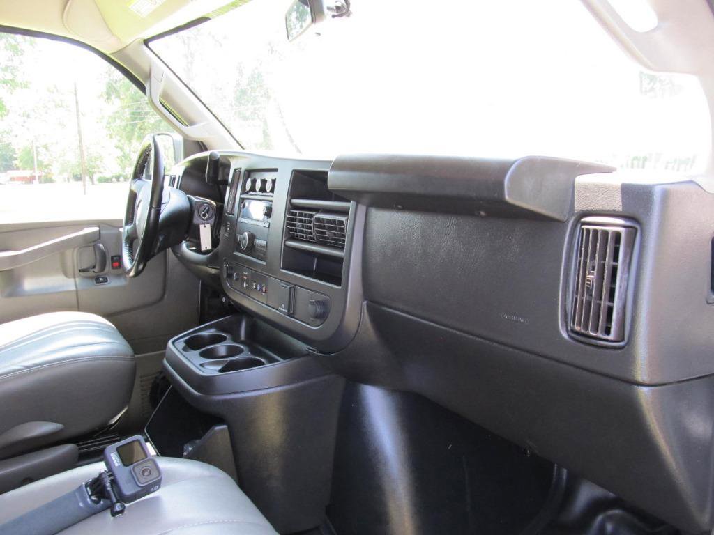 Used 2022 GMC Savana 3500 Extended w/ Driver Convenience Package image 31