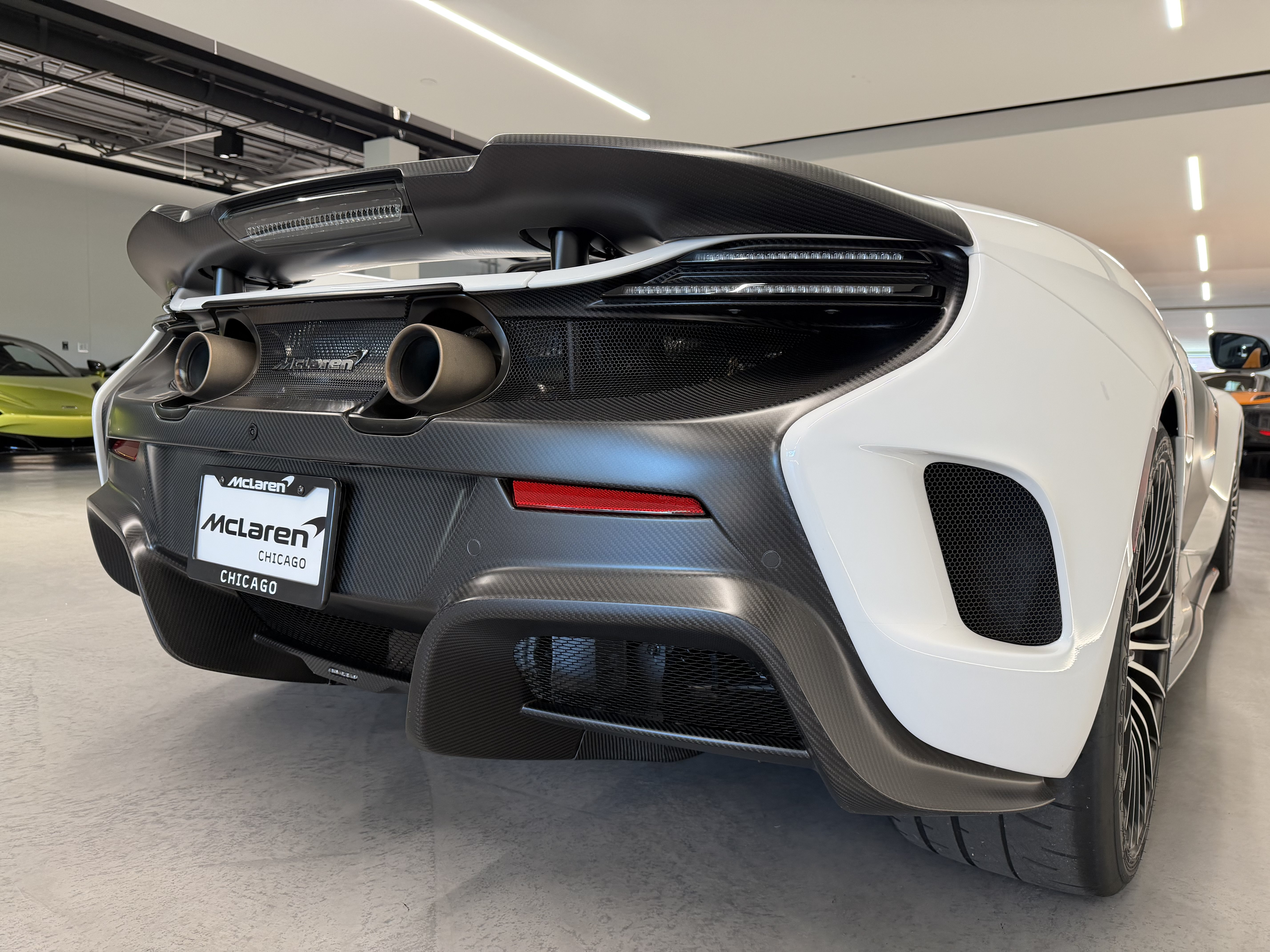 Used 2016 McLaren 675LT Spider RWD image 5