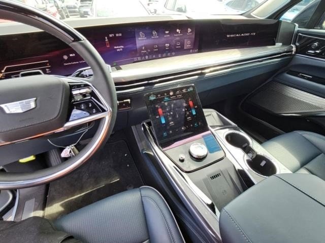 Used 2025 Cadillac Escalade IQ Sport 2 image 15