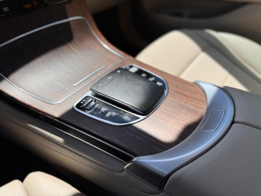 Used 2022 Mercedes-Benz GLC 300 4MATIC w/ Premium Package Lite image 17