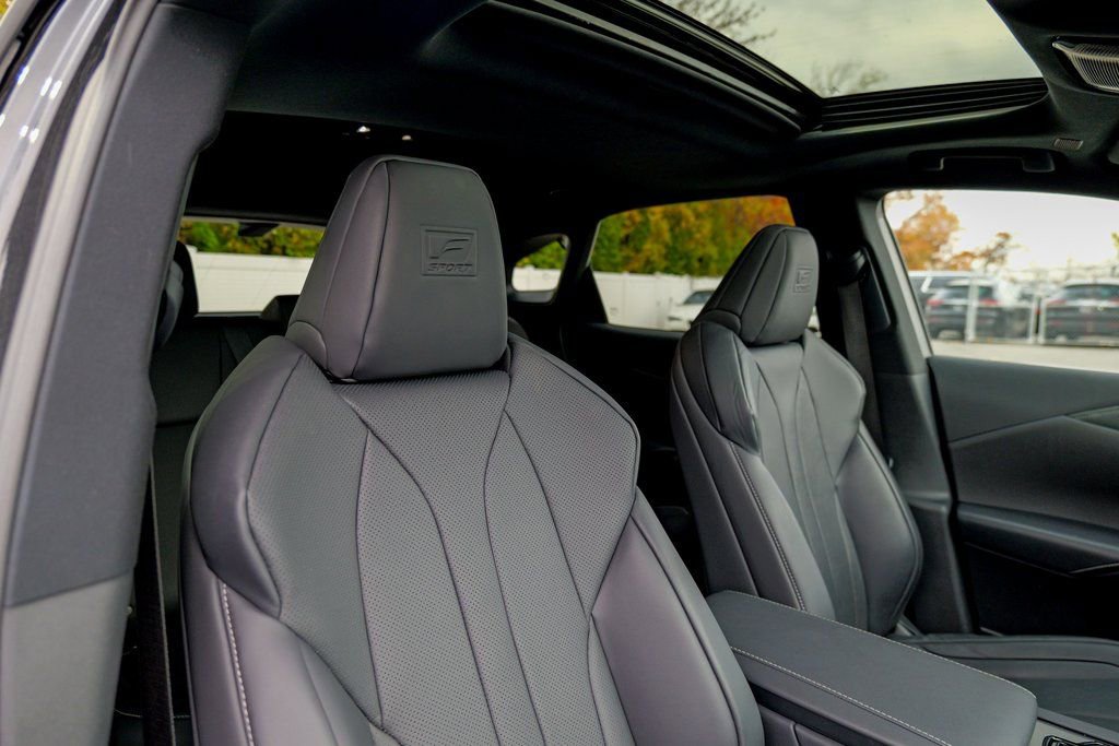 Used 2023 Lexus RX 350 F Sport image 39