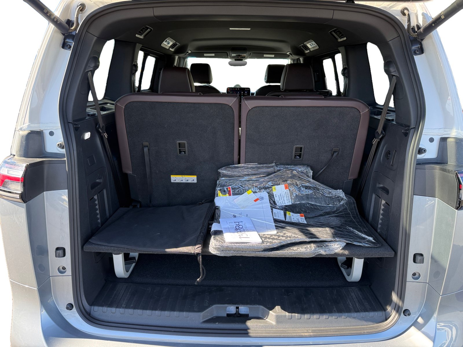 Certified 2025 Volkswagen ID. Buzz Pro S Plus AWD/4WD image 17