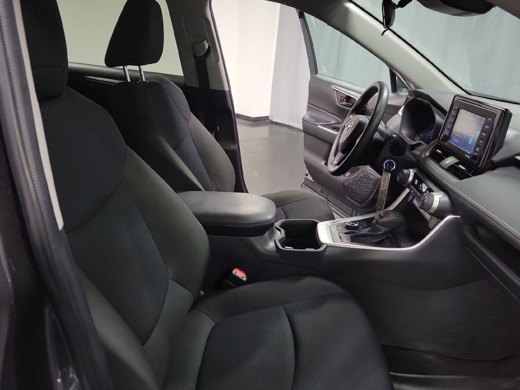 Used 2022 Toyota RAV4 LE AWD/4WD image 32