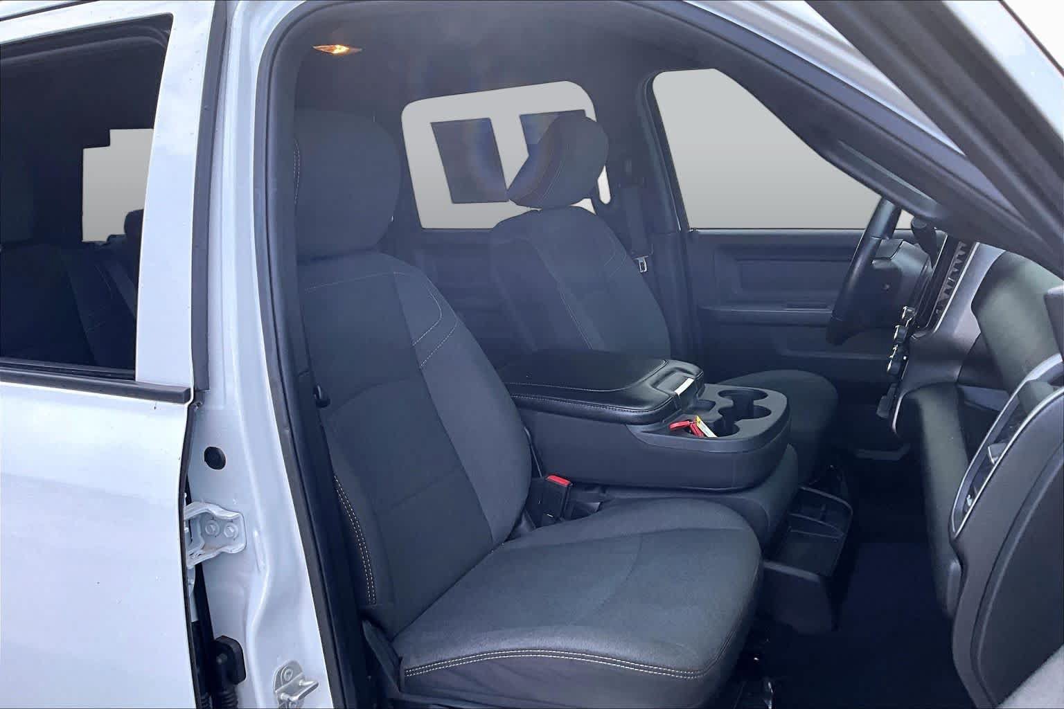 Used 2024 RAM 2500 Tradesman w/ Chrome Appearance Group AWD/4WD image 9