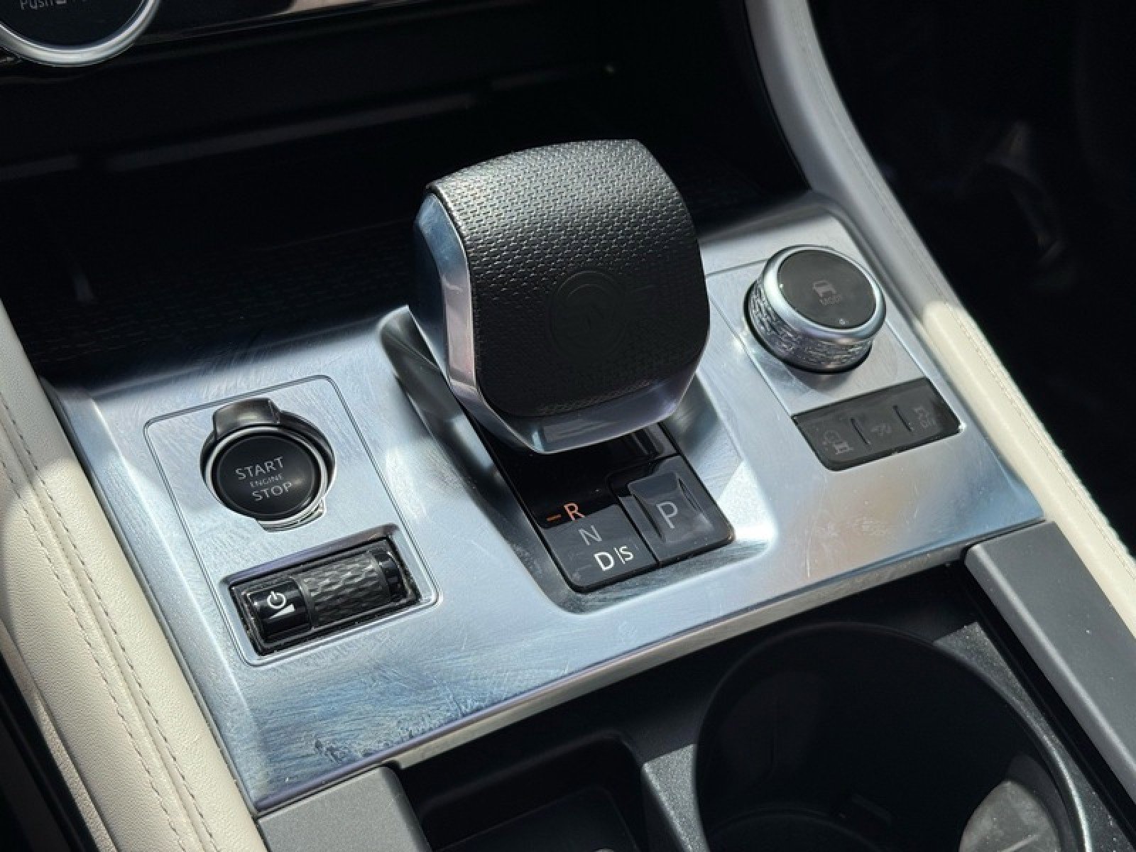 Used 2023 Jaguar F-PACE SVR image 34