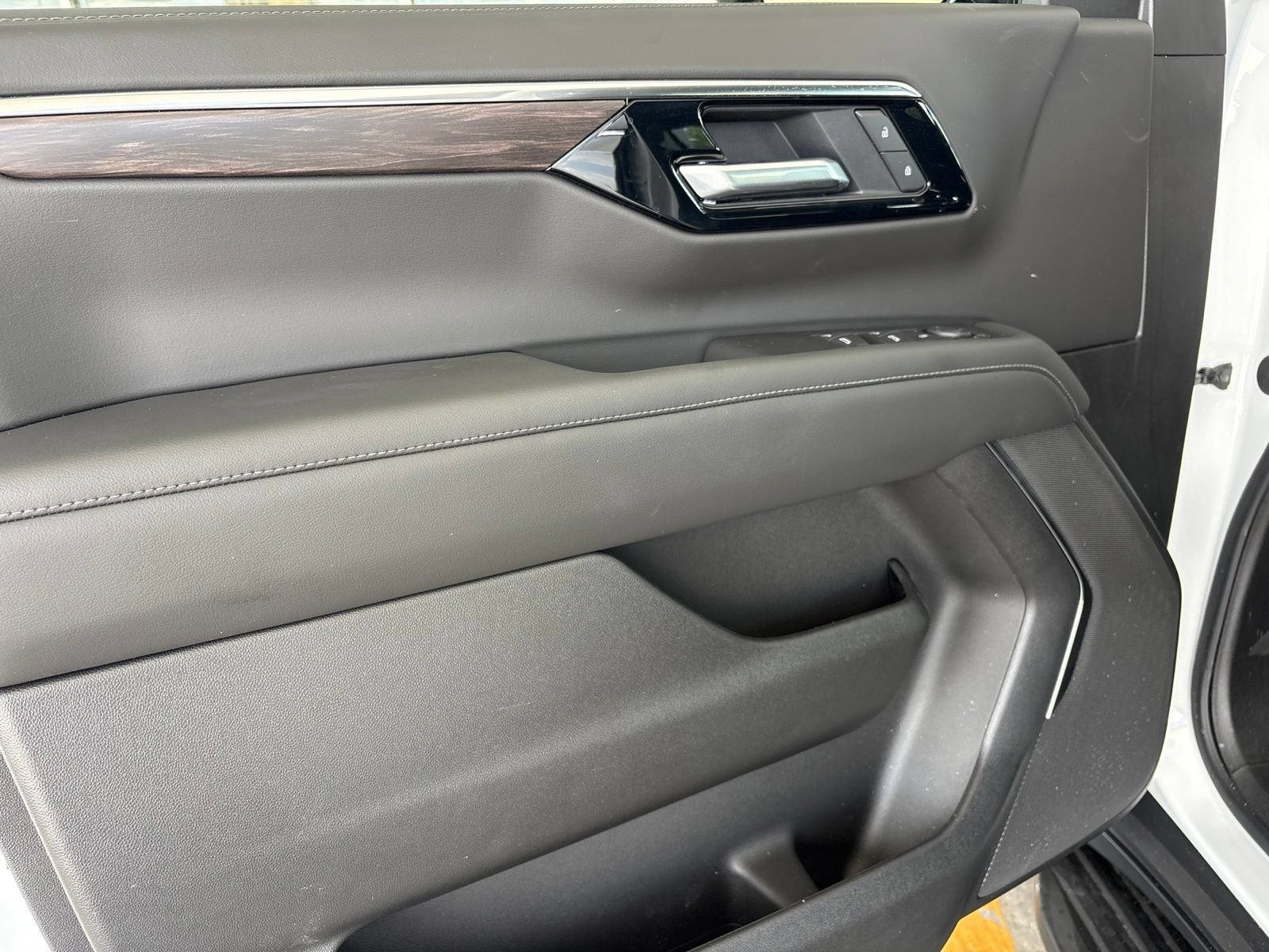New 2026 Chevrolet Suburban LS RWD image 10