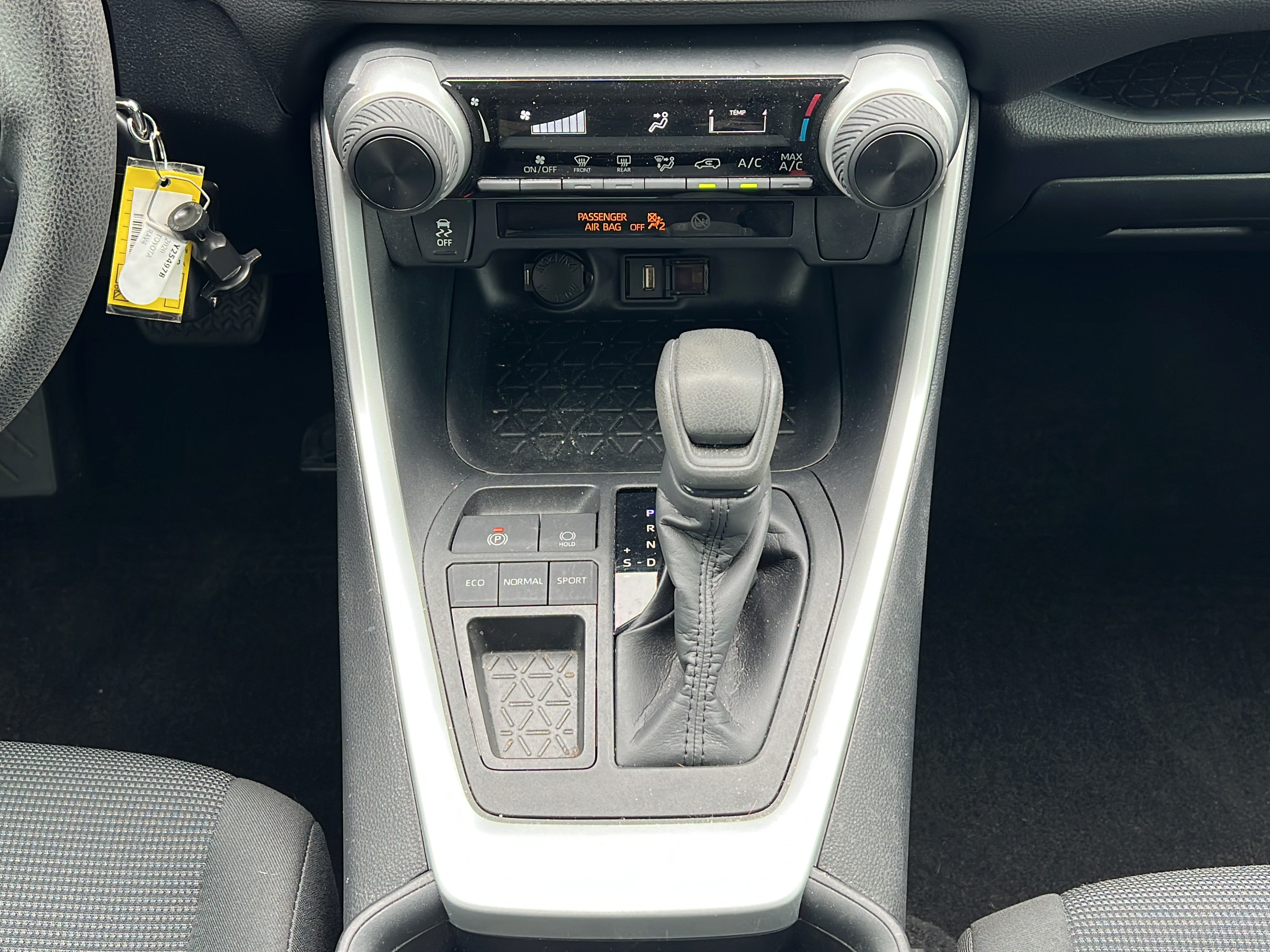 Used 2020 Toyota RAV4 LE FWD image 18