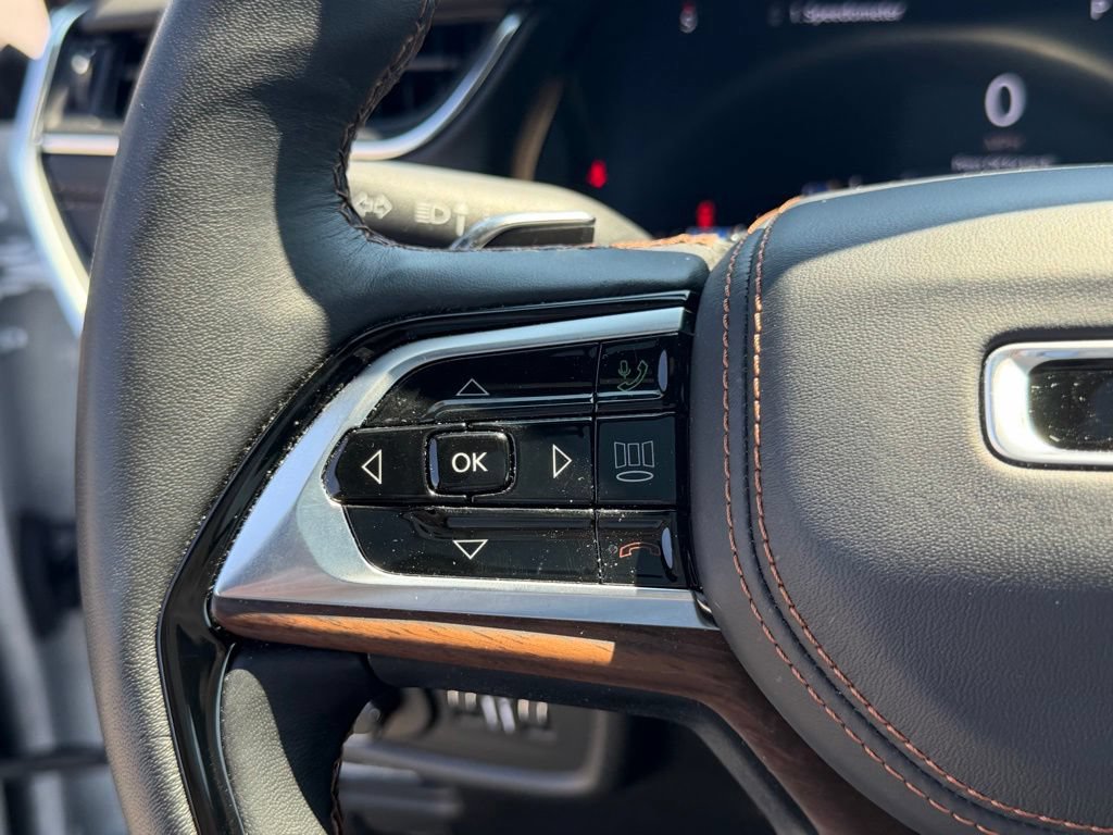 Used 2025 Jeep Grand Cherokee Summit AWD/4WD image 19