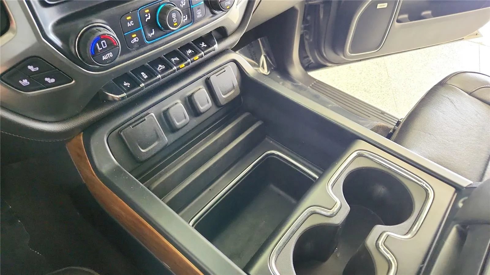 Used 2017 Chevrolet Silverado 1500 LTZ w/ Sport Package AWD/4WD image 28