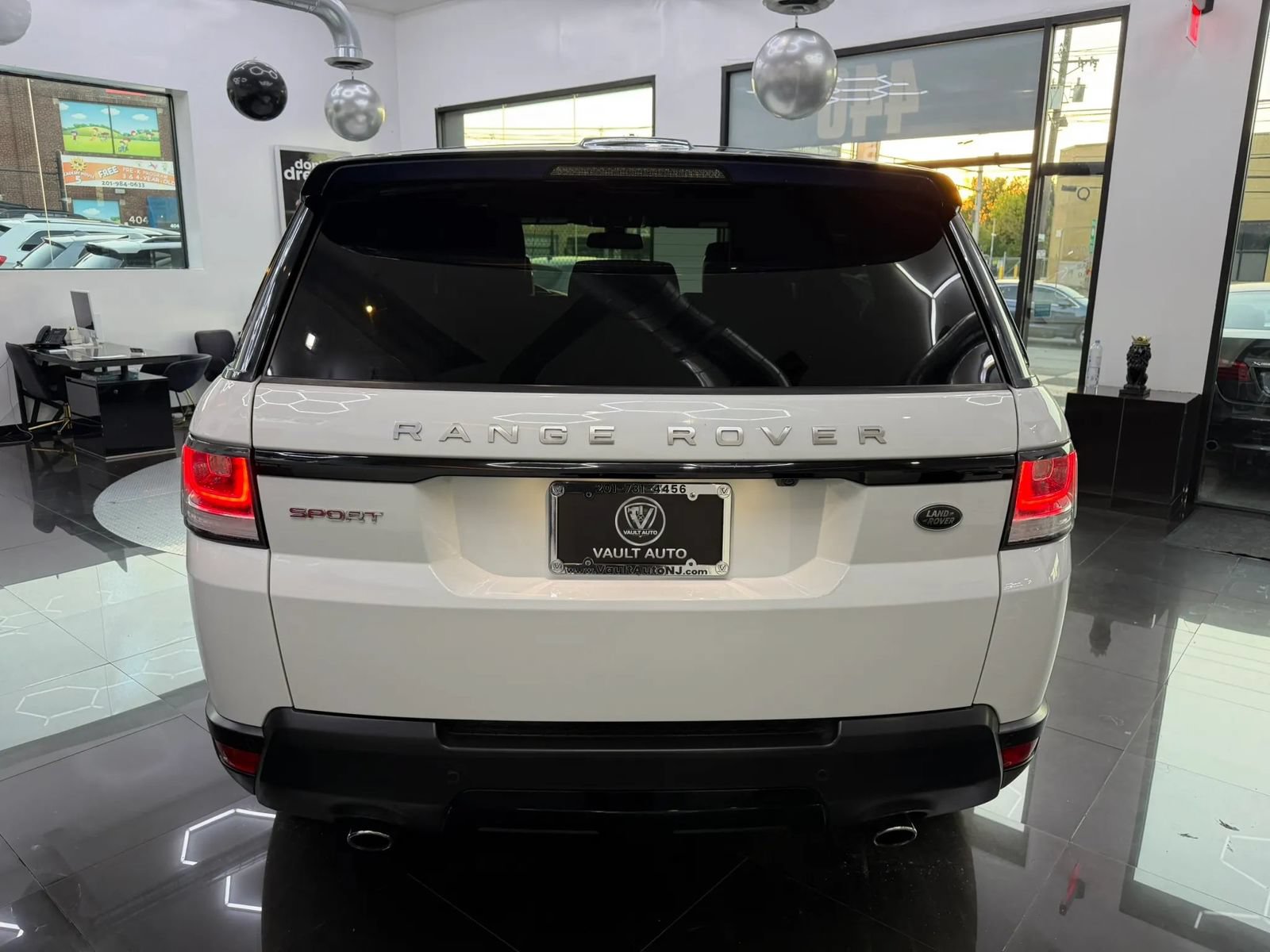 Used 2015 Land Rover Range Rover Sport HSE AWD/4WD image 10