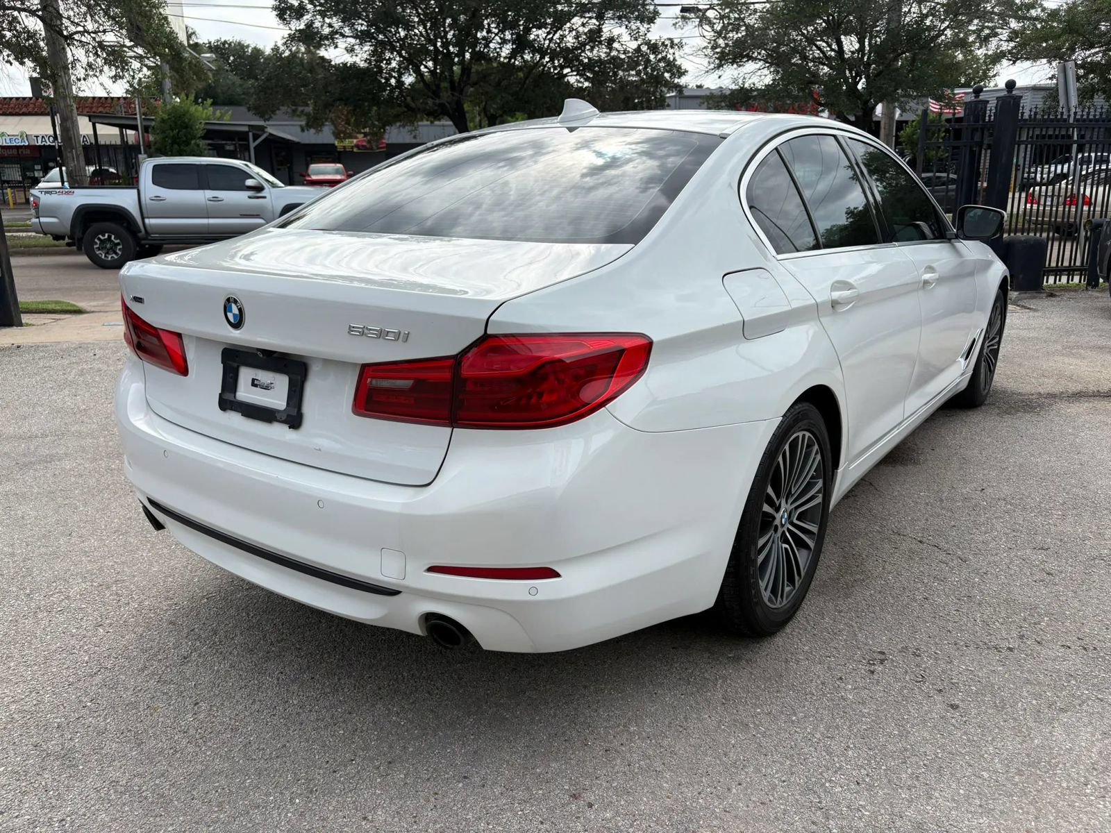 Used 2019 BMW 530i xDrive w/ Convenience Package AWD/4WD image 4