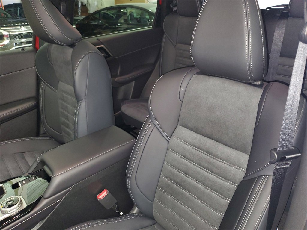 New 2025 Mitsubishi Outlander SE image 21