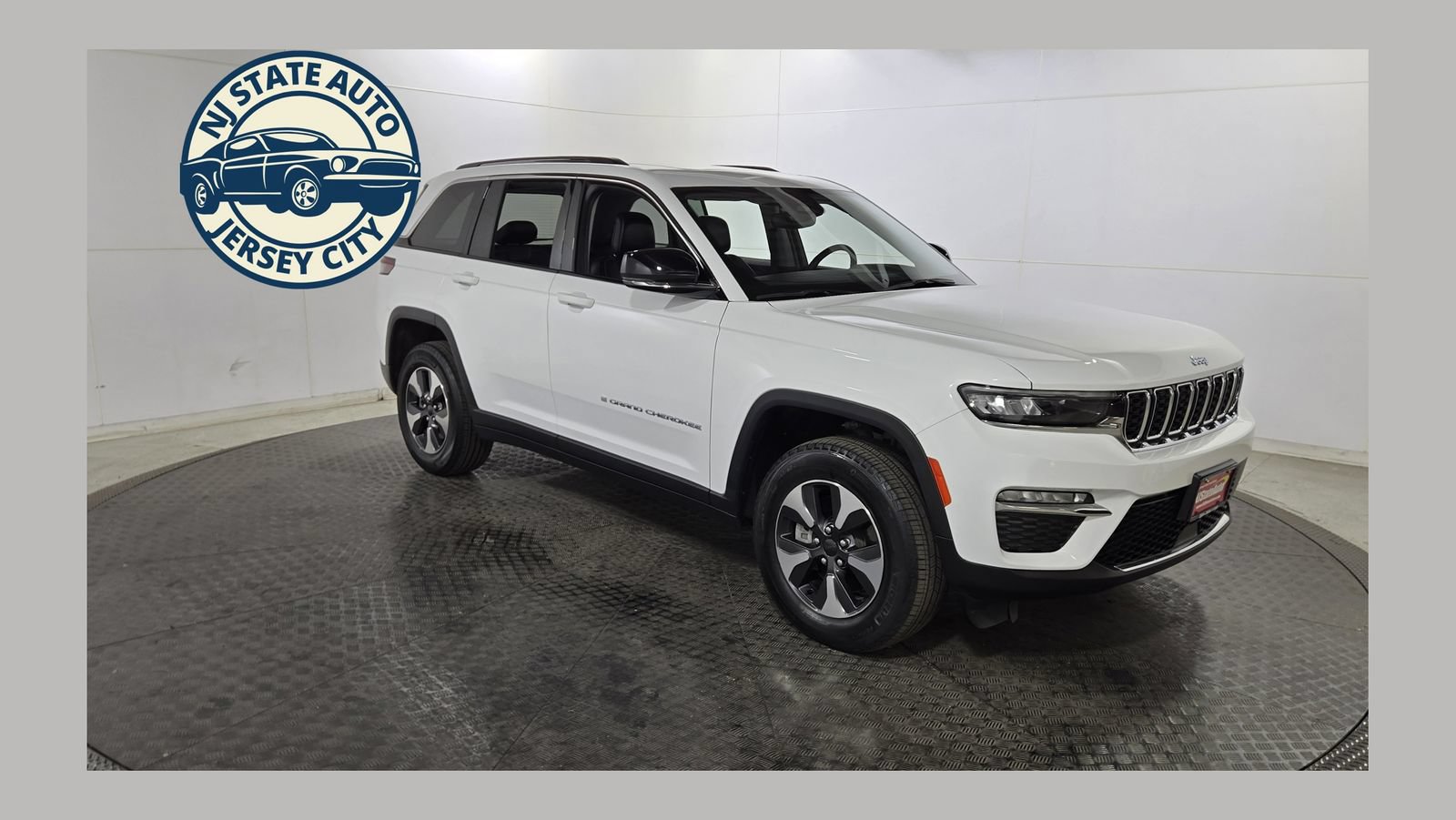 Used 2023 Jeep Grand Cherokee 4WD 4xe image 1