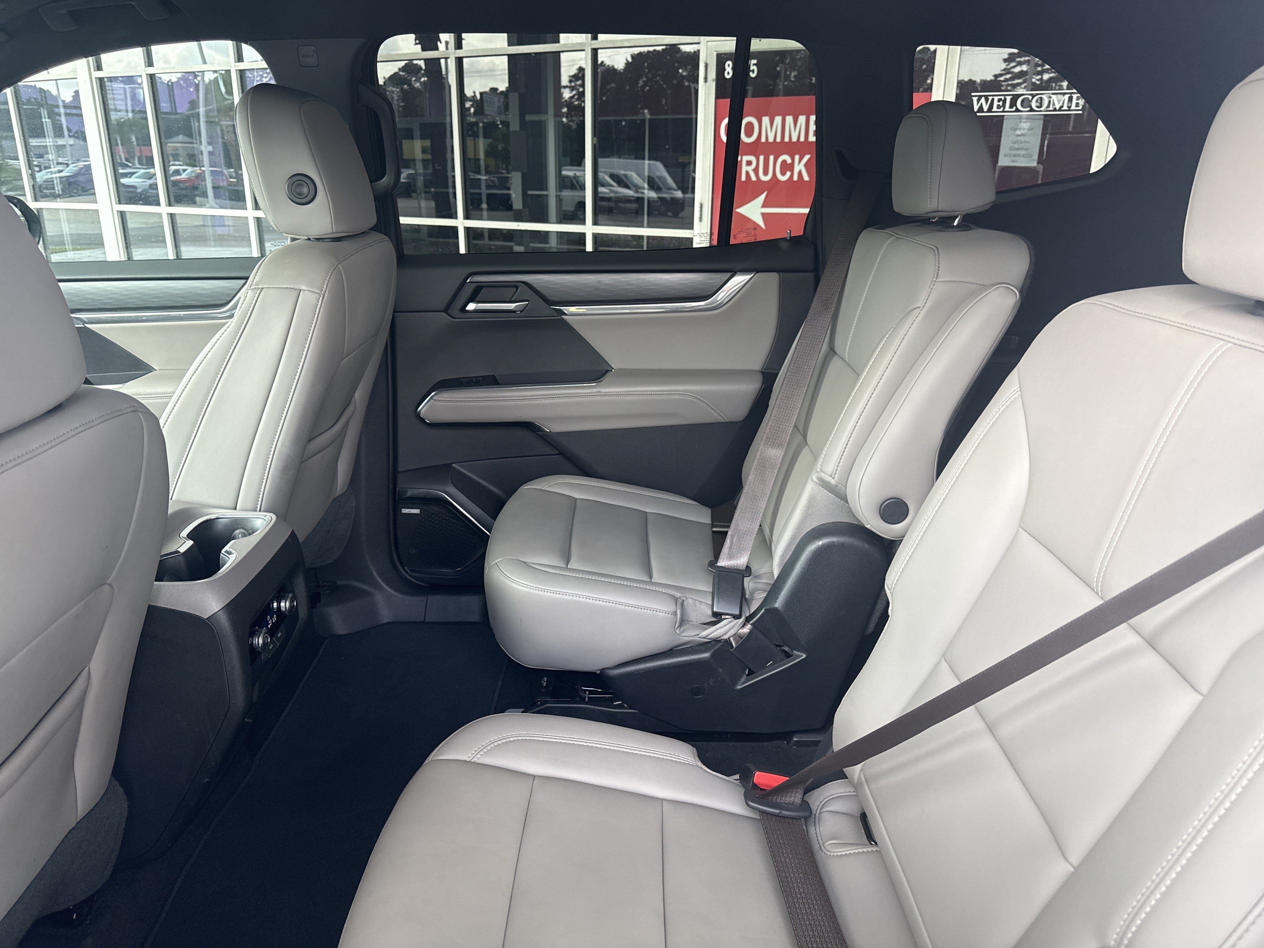 Used 2026 GMC Acadia Elevation w/ Elevation Premium Package FWD image 29