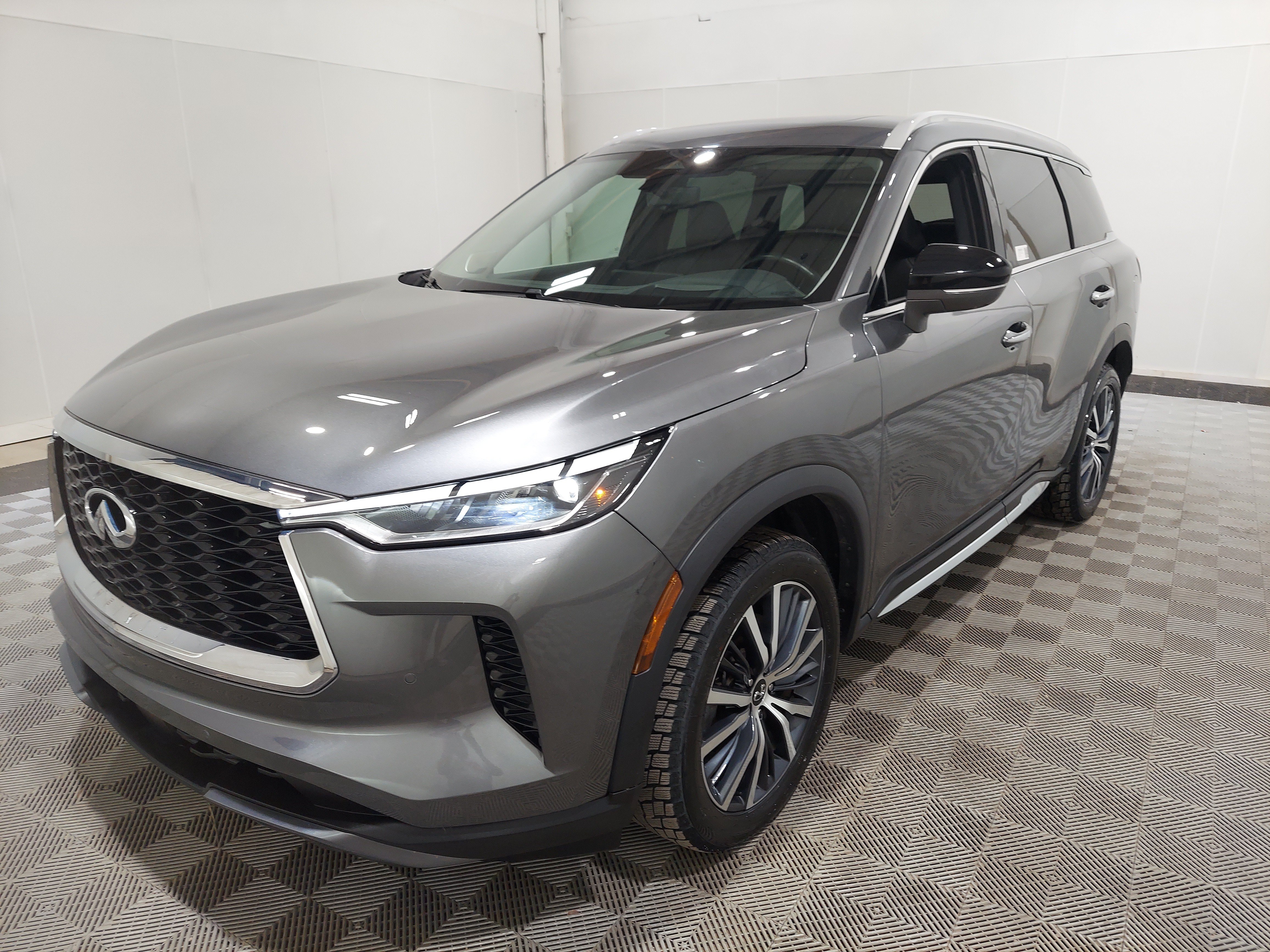 Used 2024 INFINITI QX60 Sensory AWD/4WD image 1
