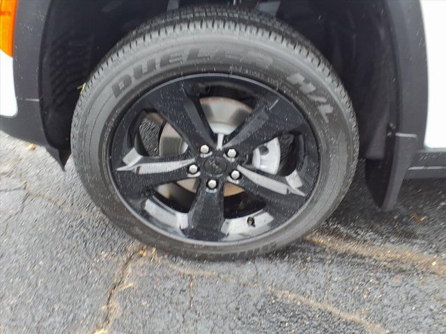 New 2025 Jeep Grand Cherokee Altitude image 6