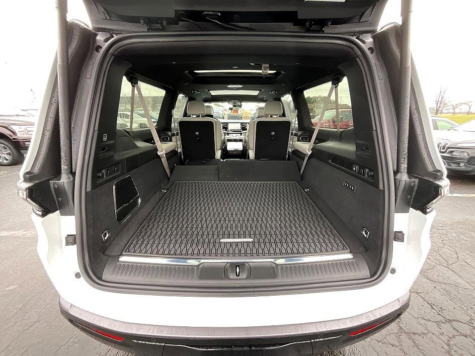 New 2026 Jeep Grand Wagoneer L Summit image 9