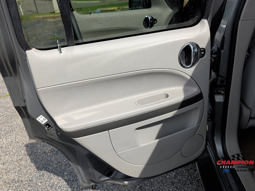 Used 2006 Chevrolet HHR LT FWD image 15