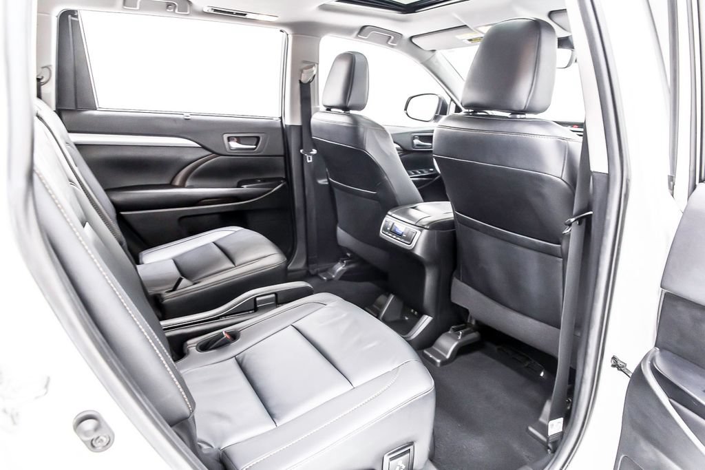 Used 2019 Toyota Highlander XLE AWD/4WD image 33