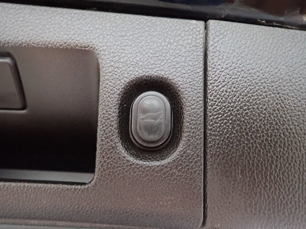 Used 2016 Cadillac Escalade Premium image 20