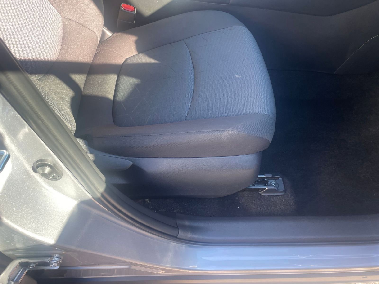 Used 2025 Toyota RAV4 XLE image 28