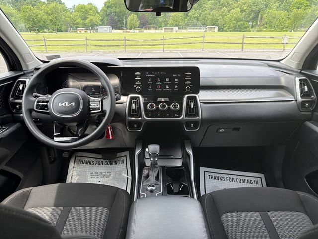 Used 2022 Kia Sorento LX AWD/4WD image 13