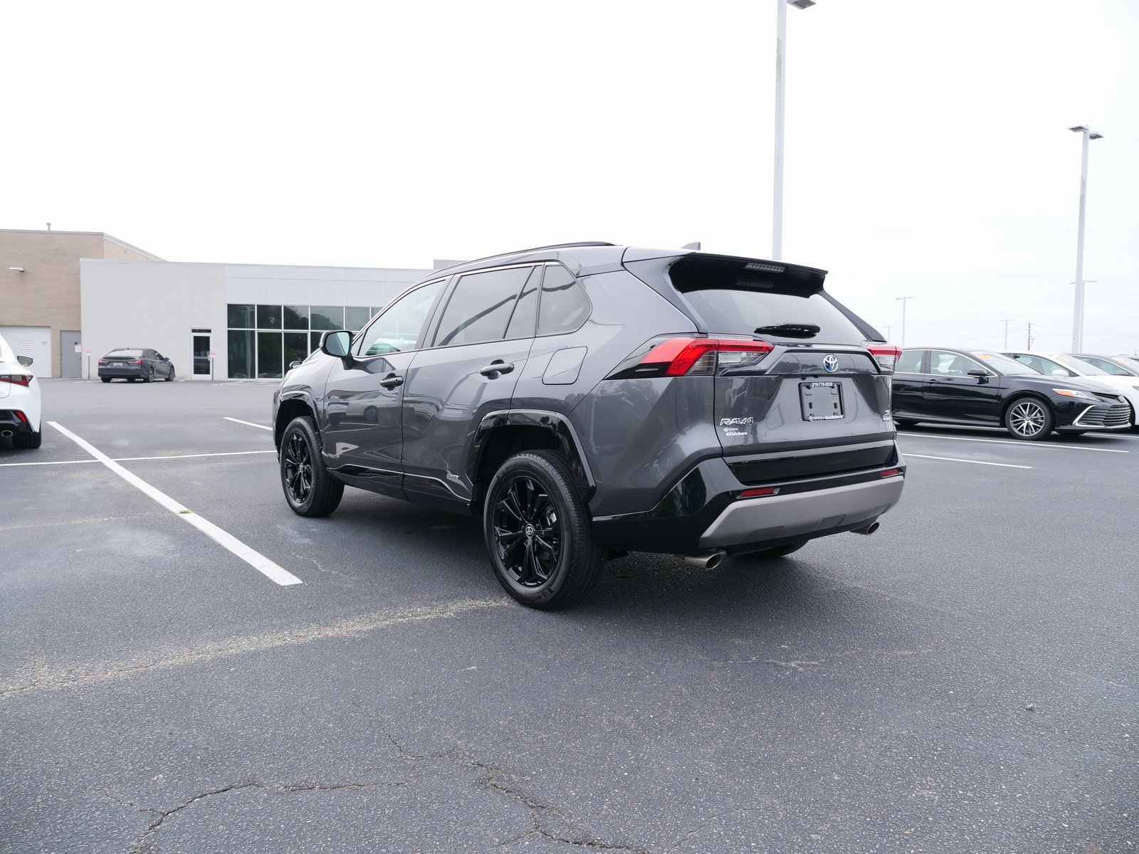 Used 2023 Toyota RAV4 SE image 6