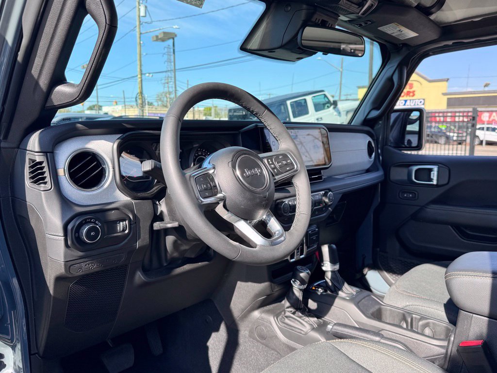 Used 2026 Jeep Wrangler Unlimited Sahara AWD/4WD image 13